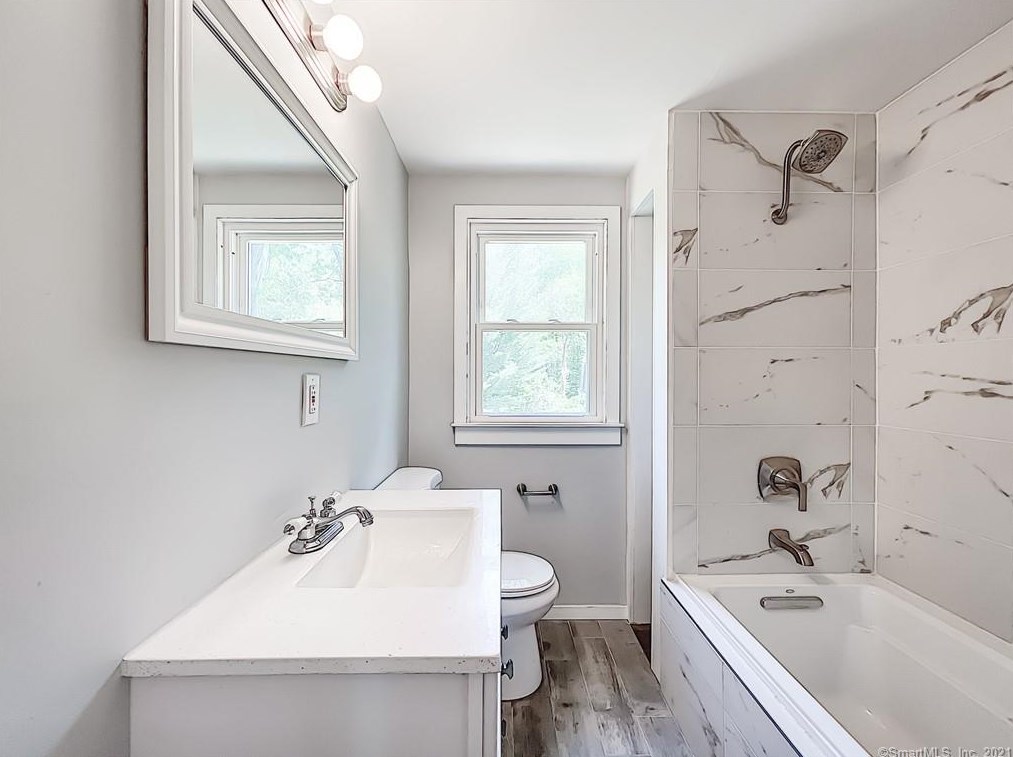 516 Grand St, Suffield CT  06093-3417 exterior