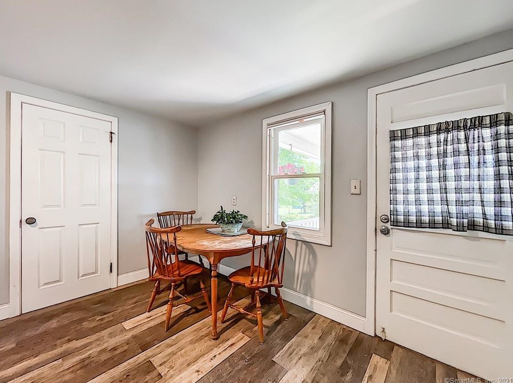 516 Grand St, Suffield CT  06093-3417 exterior