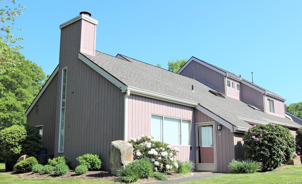 61 Red Oak Cir, Huntington, CT 06484-3872