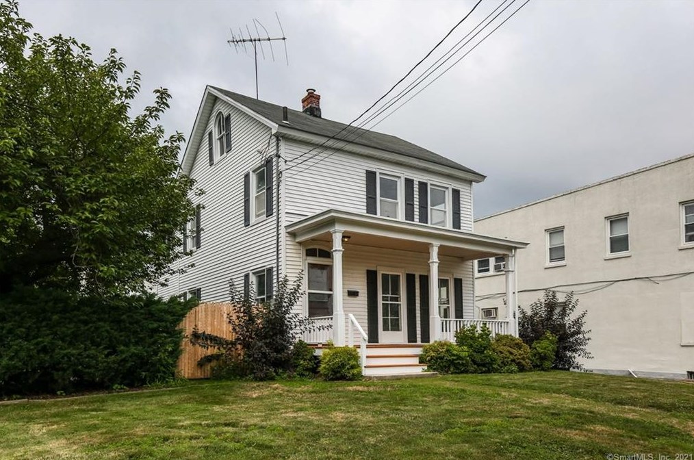 9 Strickland Rd, Cos Cob CT  06807-2736 exterior