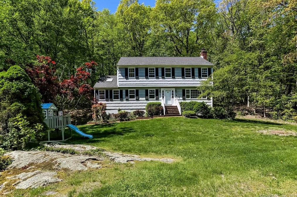 7 Caudatowa Dr, Ridgefield, CT 06877