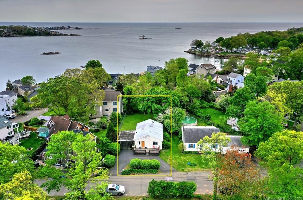 21 Brocketts Point Rd, Branford, CT 06405