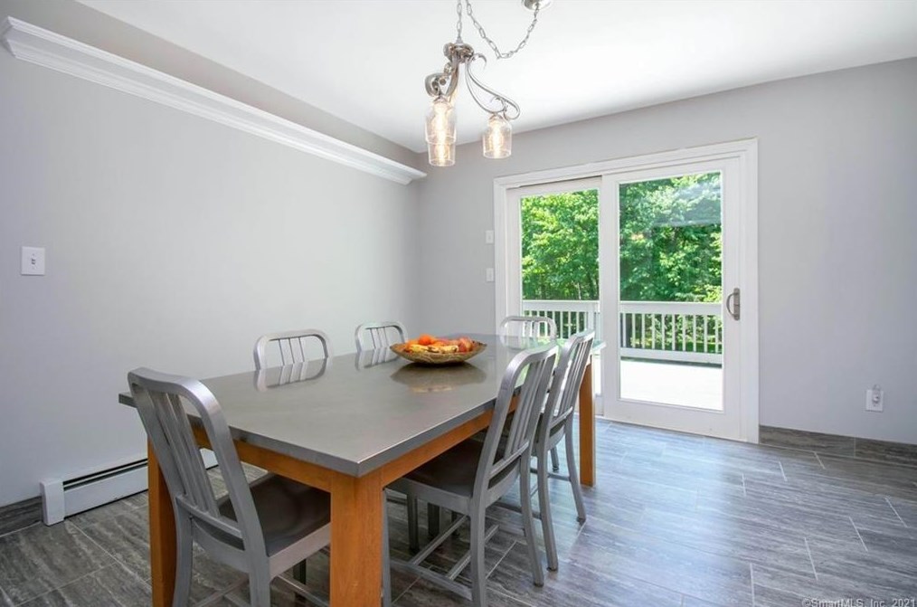 50 Pepperidge Rd, Upper Stepney, CT 06468