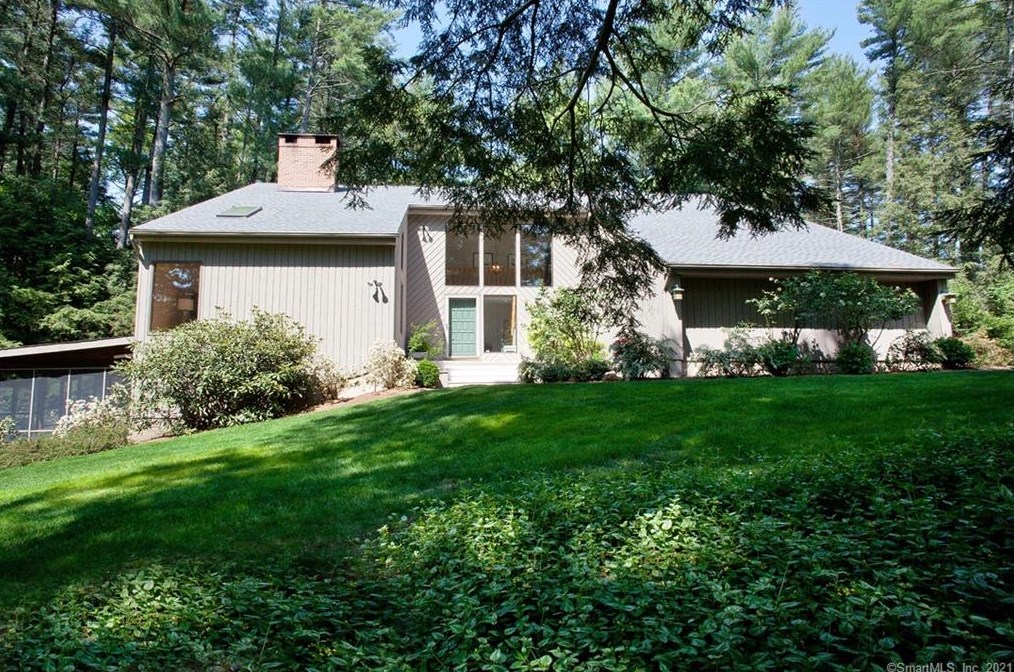 6 Elcy Way, Simsbury, CT 06070-1040