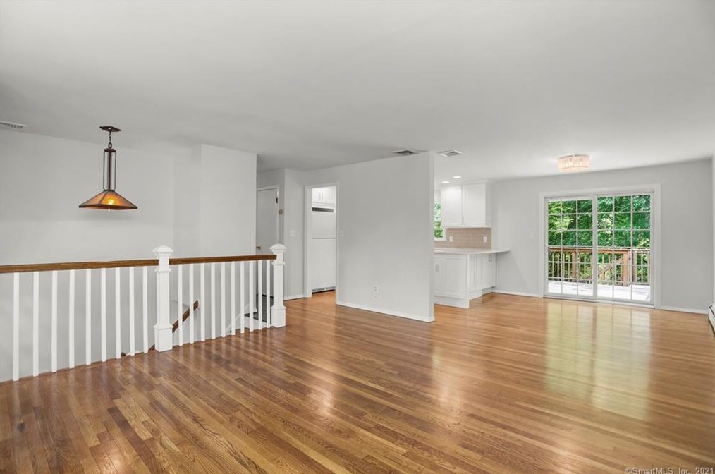 16 Hyde Ln, Westport CT  06880-3914 exterior