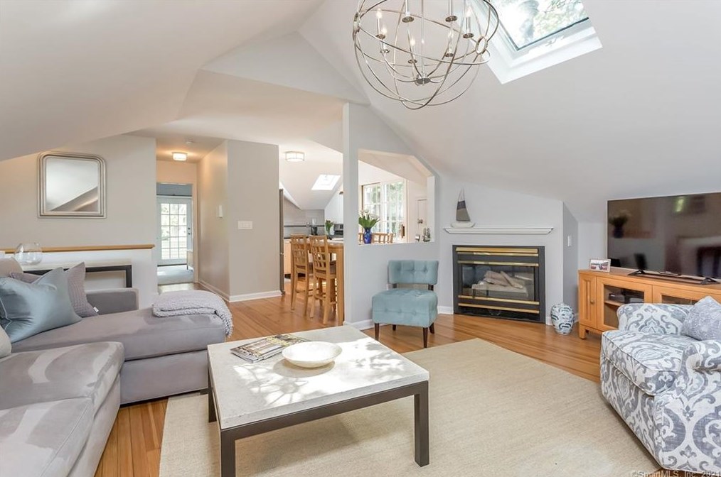 10 Cross Hwy, Westport, CT 06880-2016