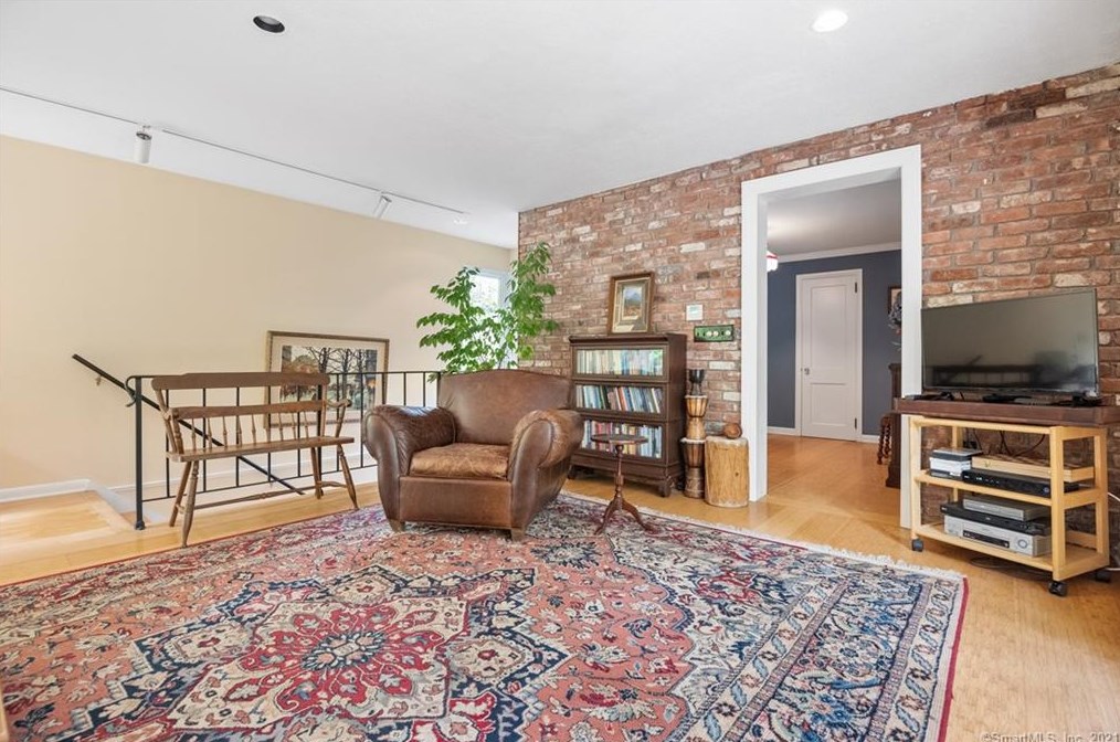 123 Horse Pond Rd, Madison CT  06443-2514 exterior