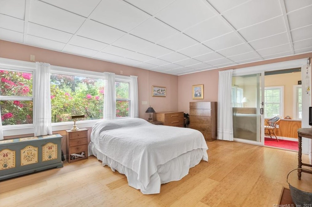 123 Horse Pond Rd, Madison CT  06443-2514 exterior