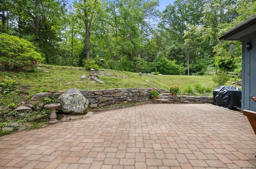 123 Horse Pond Rd, Madison CT  06443-2514 exterior