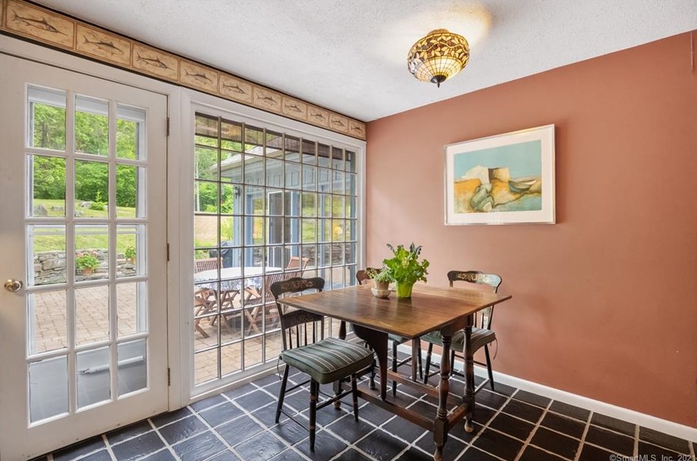 123 Horse Pond Rd, Madison CT  06443-2514 exterior