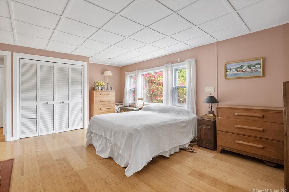 123 Horse Pond Rd, Madison CT  06443-2514 exterior