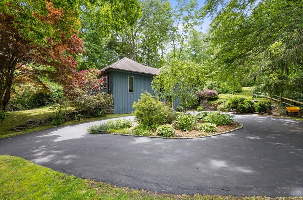 123 Horse Pond Rd, Madison CT  06443-2514 exterior