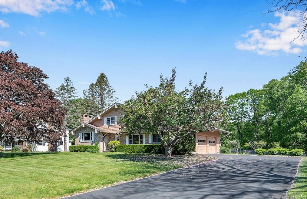 17 Colonial Dr, Waterford, CT 06385