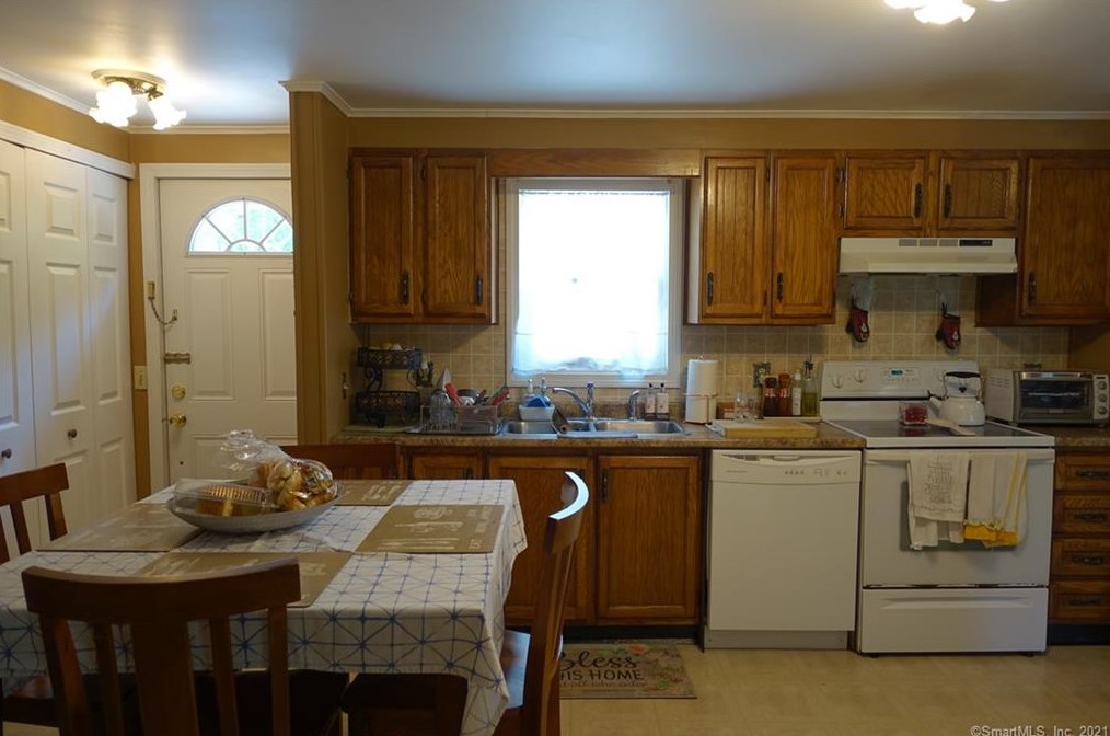 169 Maple Hill Rd, Union City, CT 06770-2217
