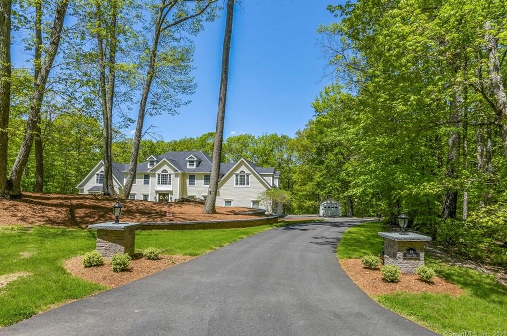 66 Oxbow Rd, Higganum, CT 06441
