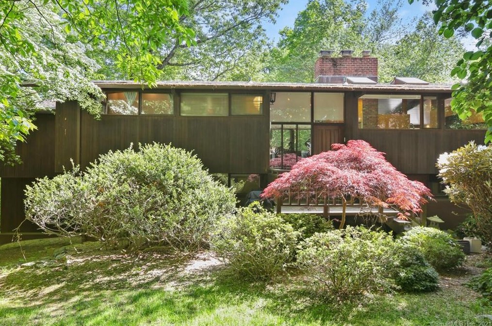 14 Clover Pl, Cos Cob, CT 06807