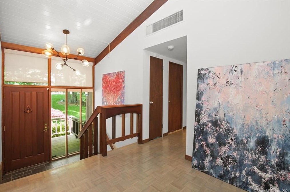 14 Clover Pl, Cos Cob CT  06807-2215 exterior