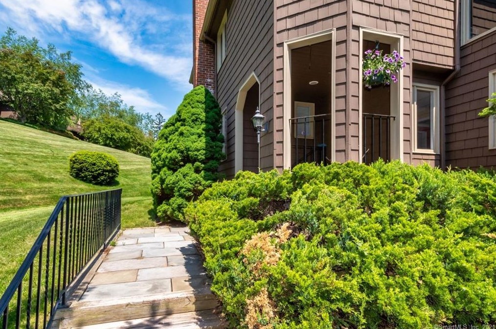 9 Saddle Ridge #9, Bloomfield, CT 06002