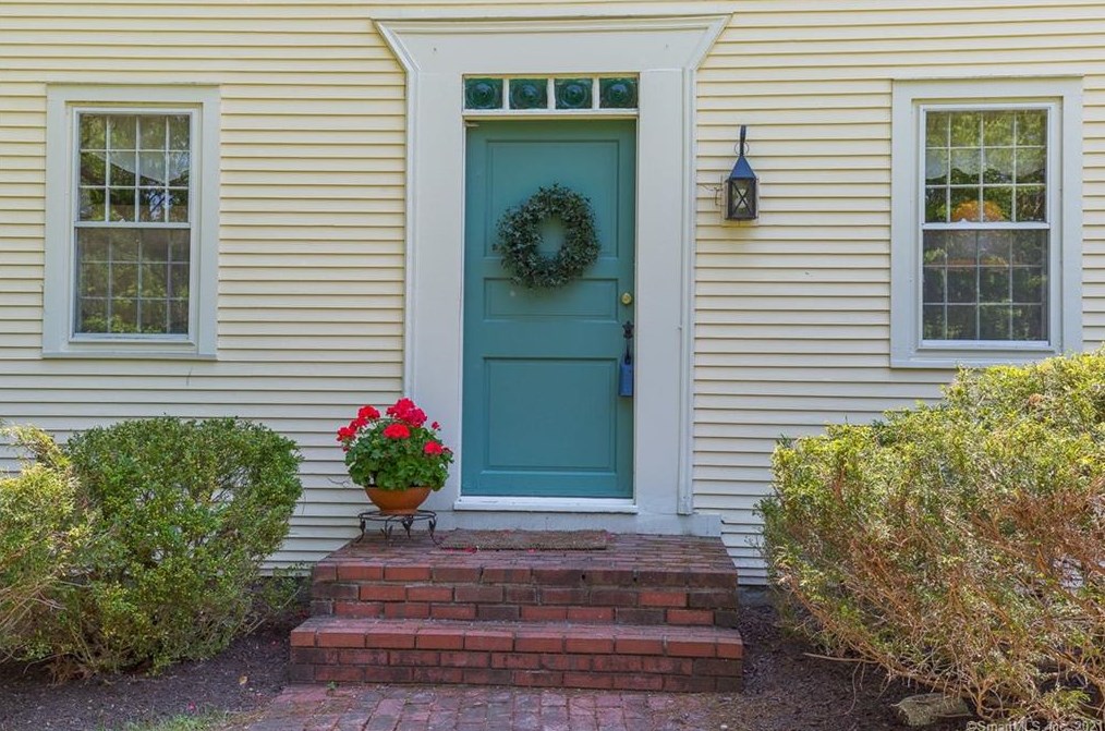 11 Vine Hill Rd, Farmington, CT 06032