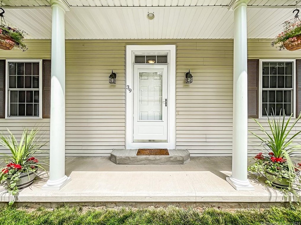 39 Winkler Rd, East Windsor, CT 06088