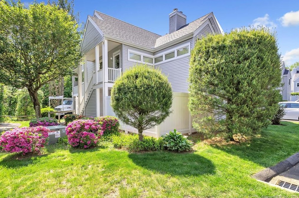 70 Country Pl #70, Huntington, CT 06484