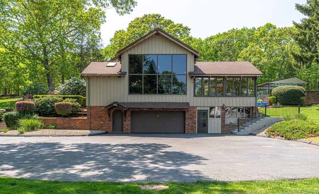 32 Dunbar Rd, Quaker Hill, CT 06375