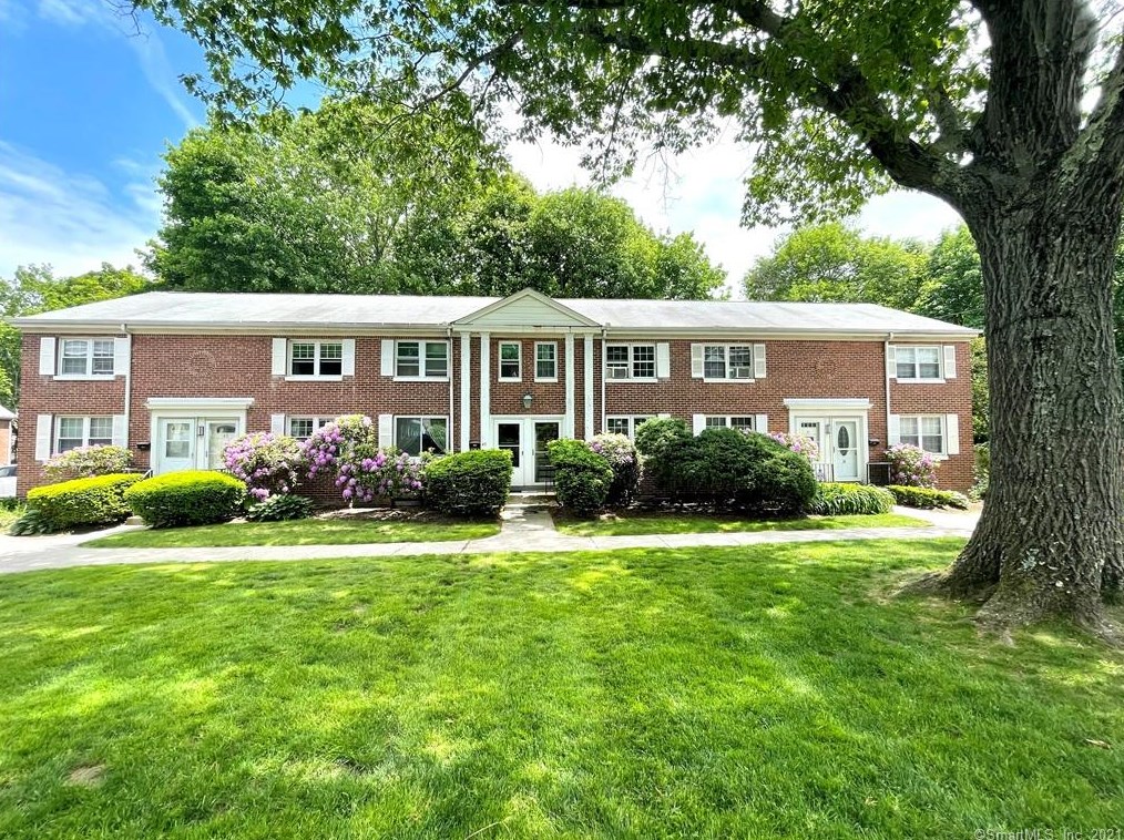 43 Kohanza St, Danbury, CT 06811-4406