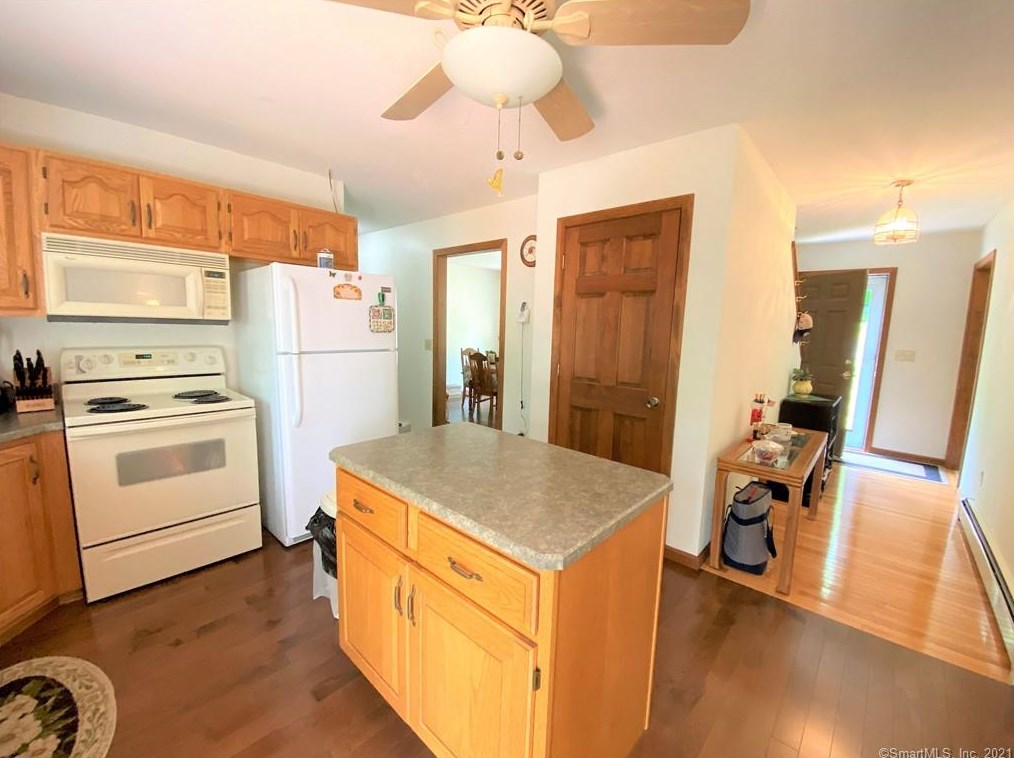 30 Birch Ter, Chesterfield, CT 06370-1705