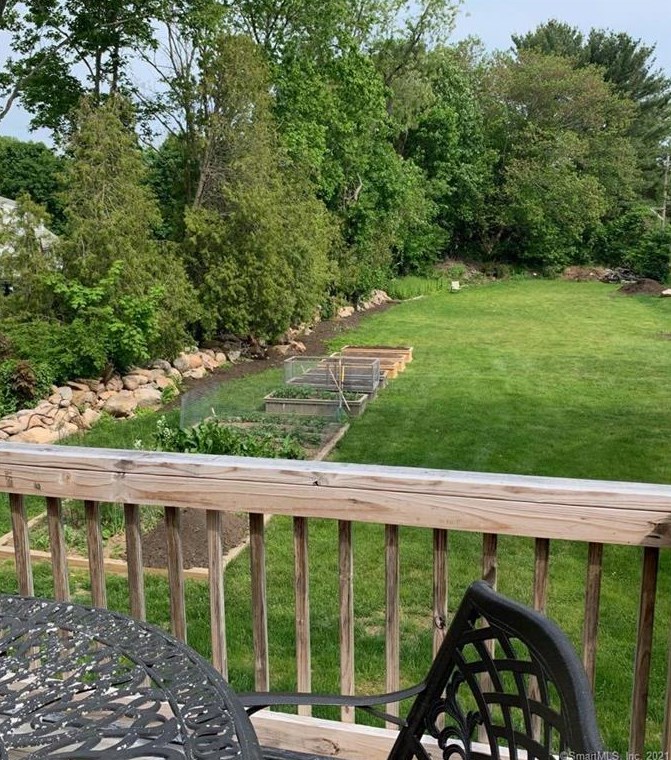 28 Crossley Ct, Niantic, CT 06357