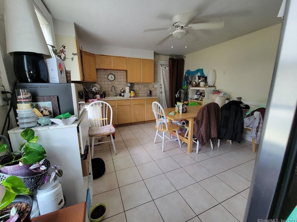 30 Prospect Place Ext, New Haven, CT 06512-3741