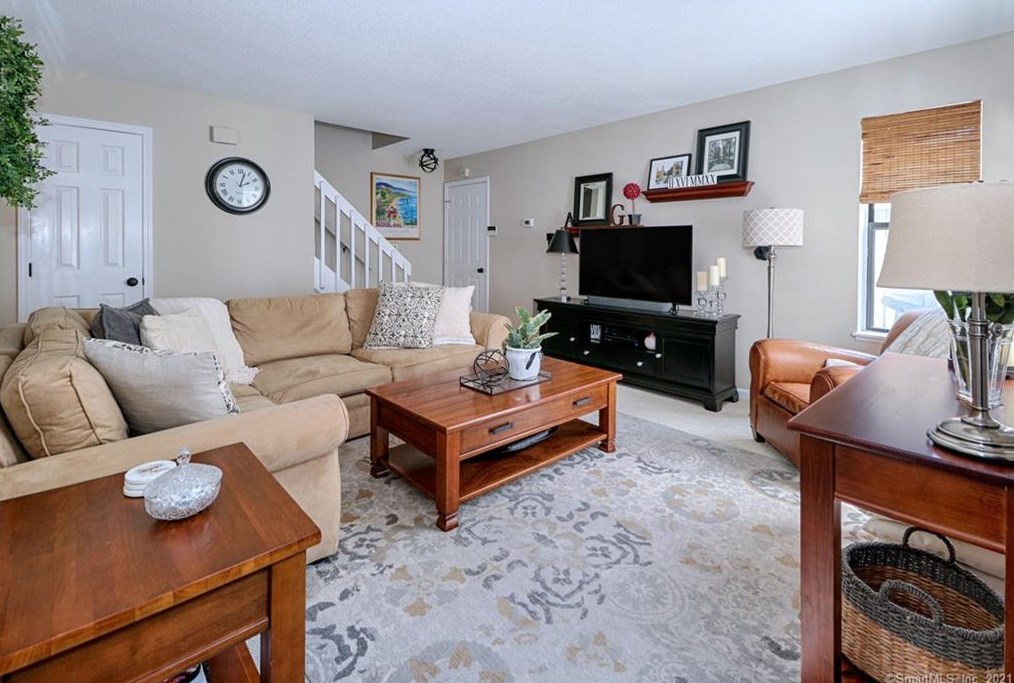 73 Country Walk, Huntington, CT 06484-5354