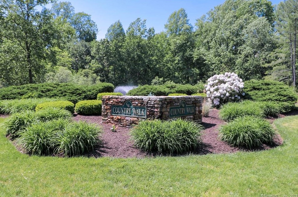 73 Country Walk, Huntington CT  06484-5354 exterior