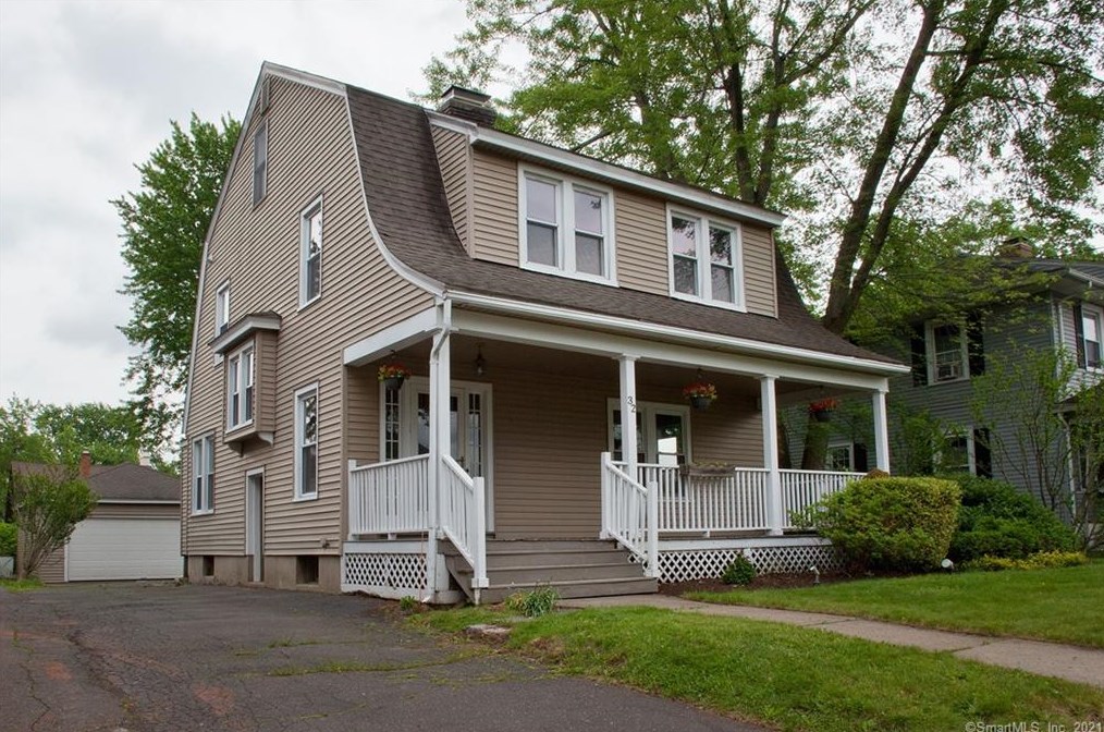 32 Quaker Ln, Hartford, CT 06119-1637