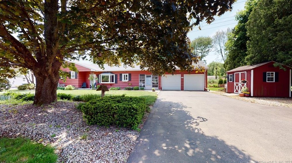 11 Hampton Ln, Bloomfield, CT 06002