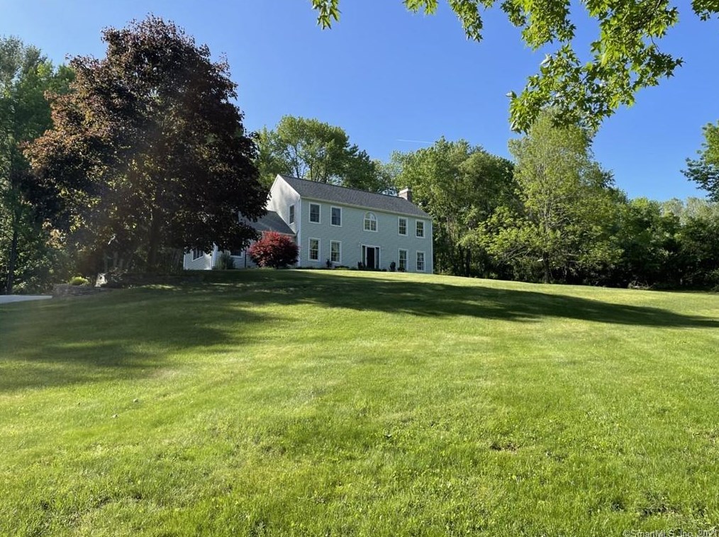66 Averill Rd, Pomfret Center, CT 06259