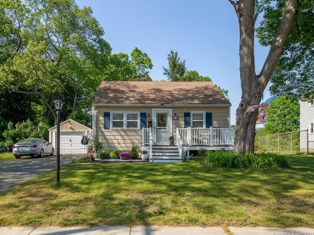 67 Deepwood Dr, Manchester, CT 06040