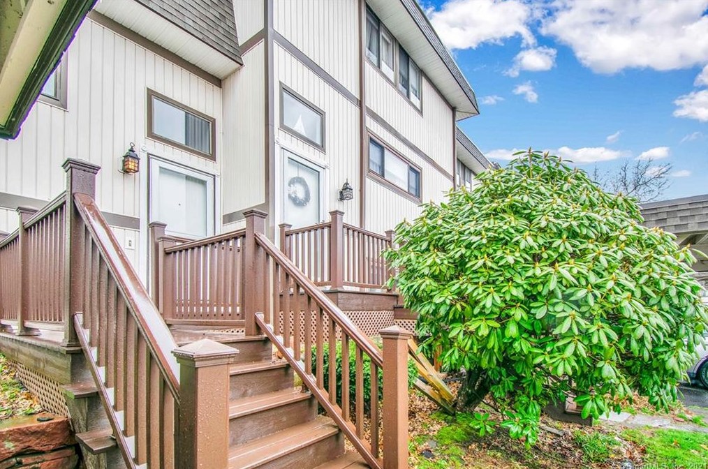 11 Pebblestone Cir #11, Suffield, CT 06078