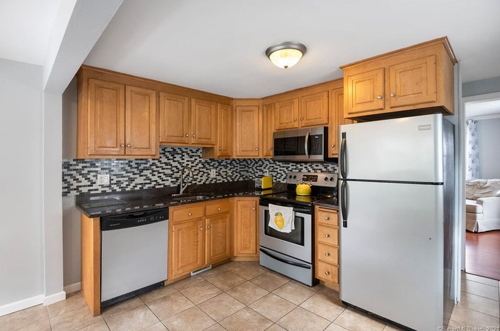 53 Heather Ln, New Britain, CT 06053