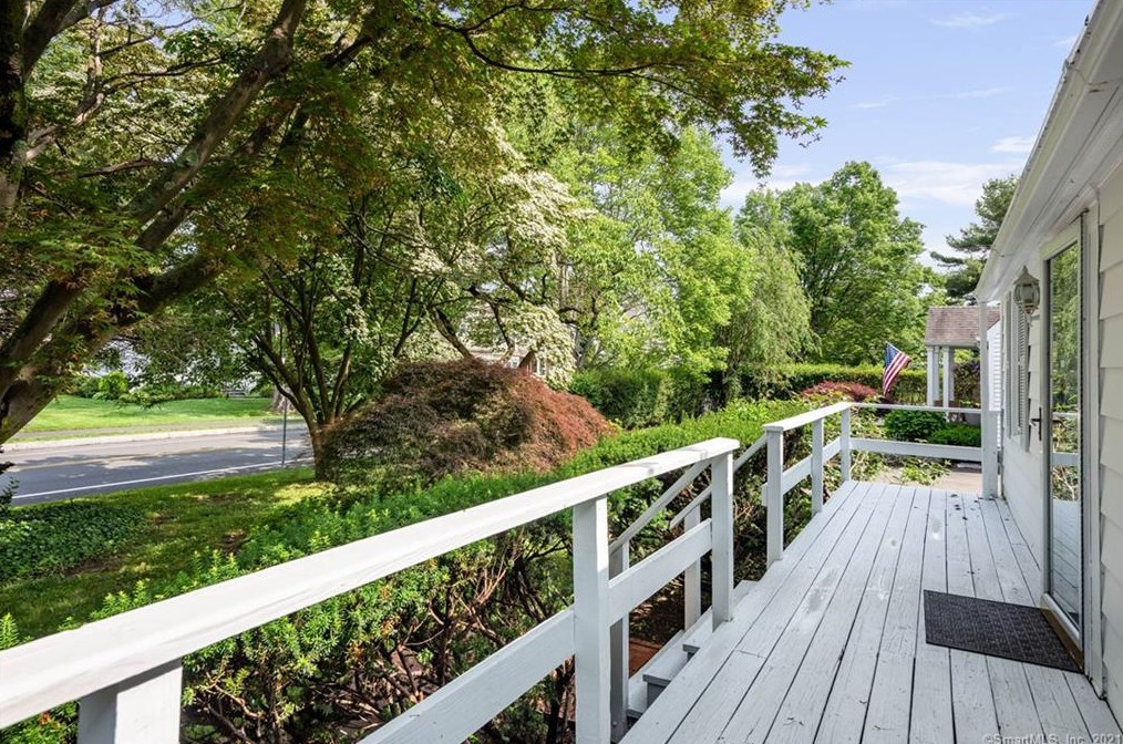 38 Riverside Ln, Riverside, CT 06878