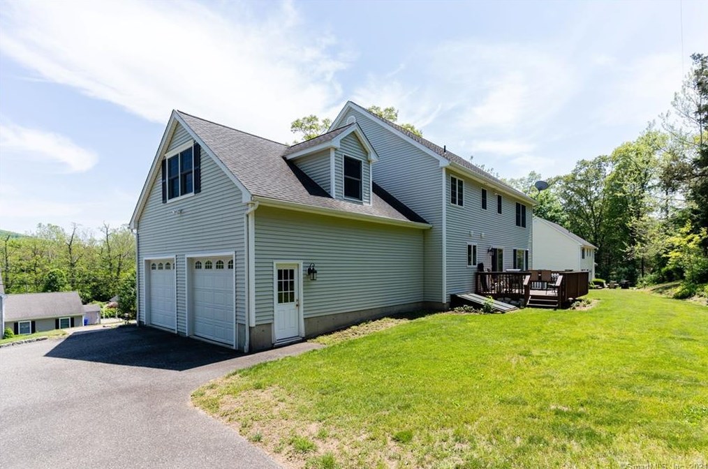 4 Hayfield Rd, Northville, CT 06776-4423