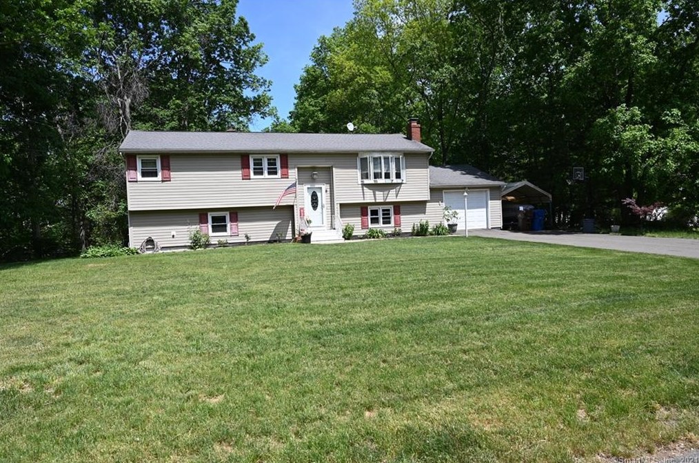 104 Summit Dr, North Branford, CT 06471