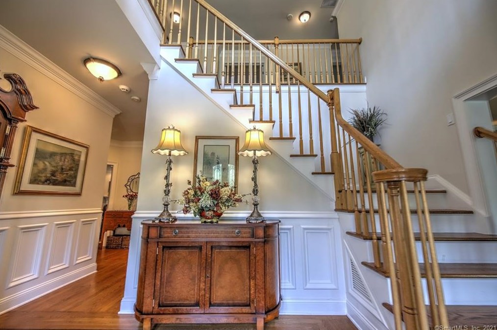 106 Vista View Dr, Southbury, CT