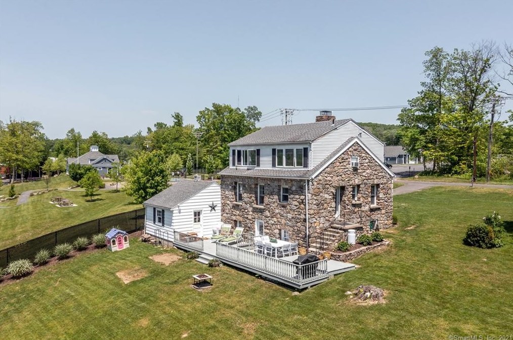 456 Candlewood Lake Rd, Brookfield Center, CT 06804