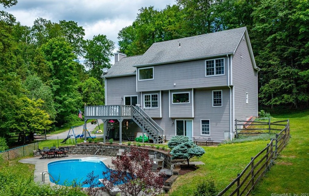 8 Pilgrims Way, Gaylordsville, CT 06755