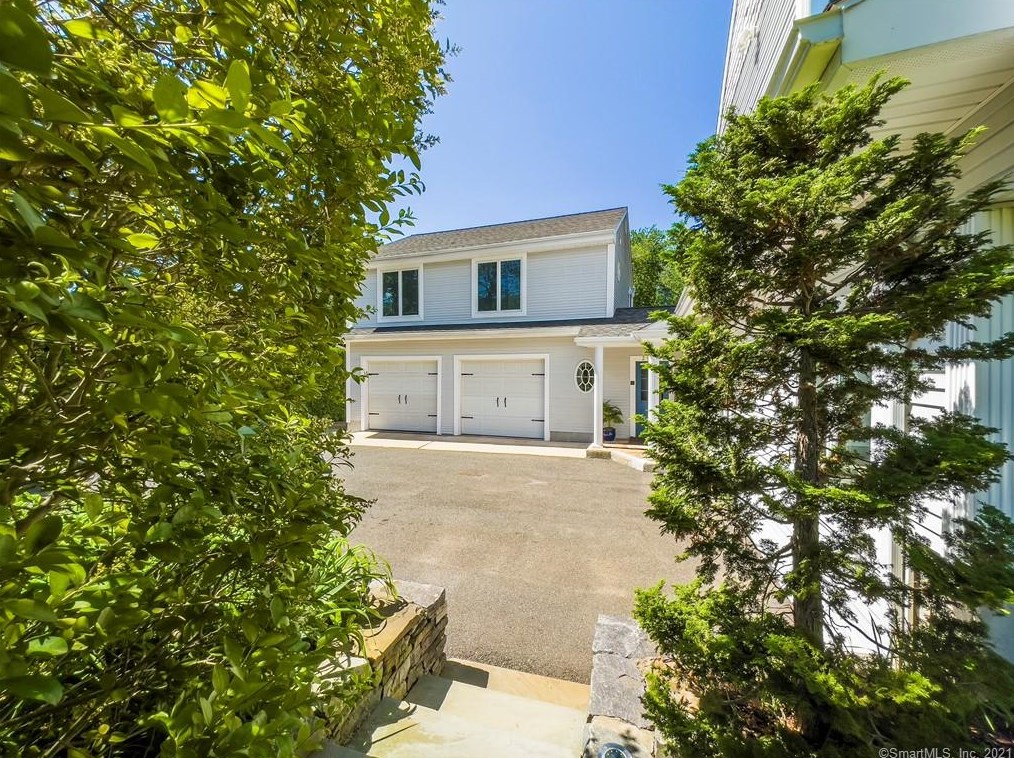 2152 Ellington Rd, Wapping, CT 06074