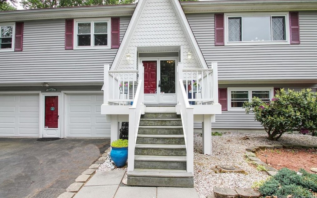 60 Rosebrook Rd, Milford, CT 06460