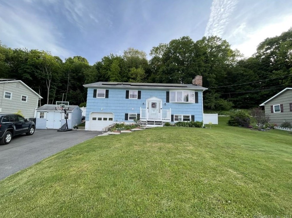 8 Hillandale Rd, Danbury, CT 06811