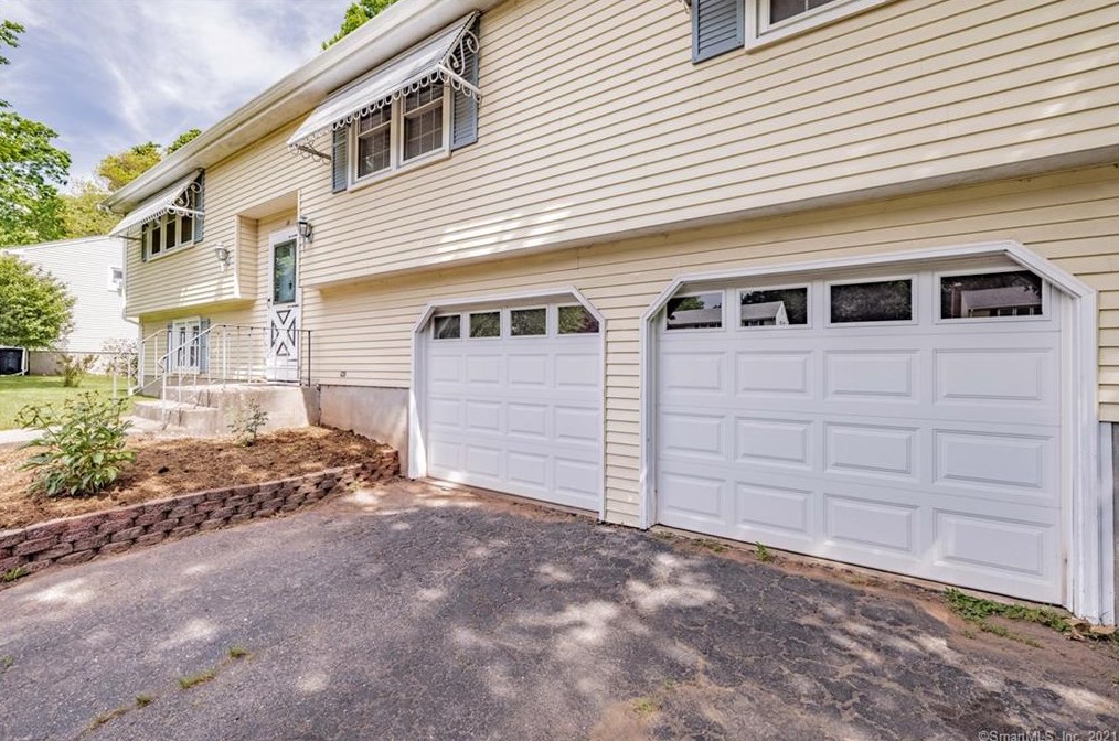 10 Mohawk Cir, Windsor, CT 06095