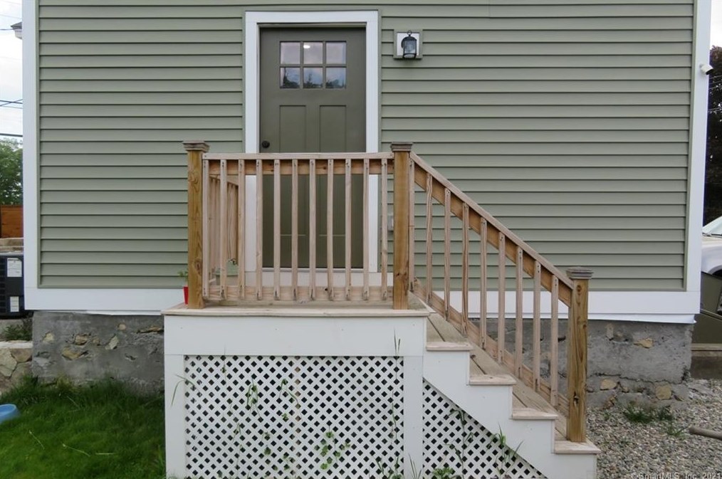 9 E Franklin St, Killingly, CT 06239