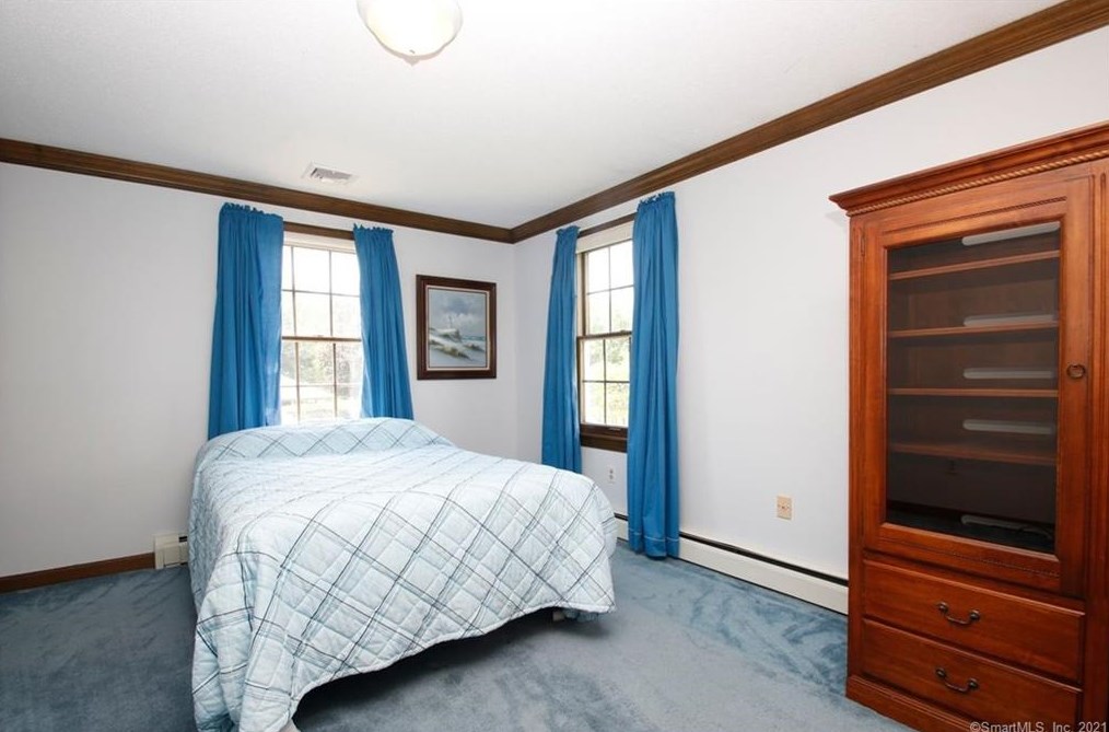 1175 Mapleton Ave, Suffield CT  06078-1334 exterior